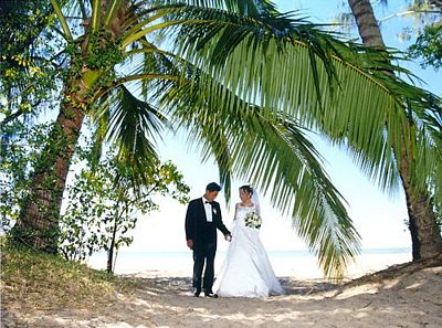 cairns beach wedding